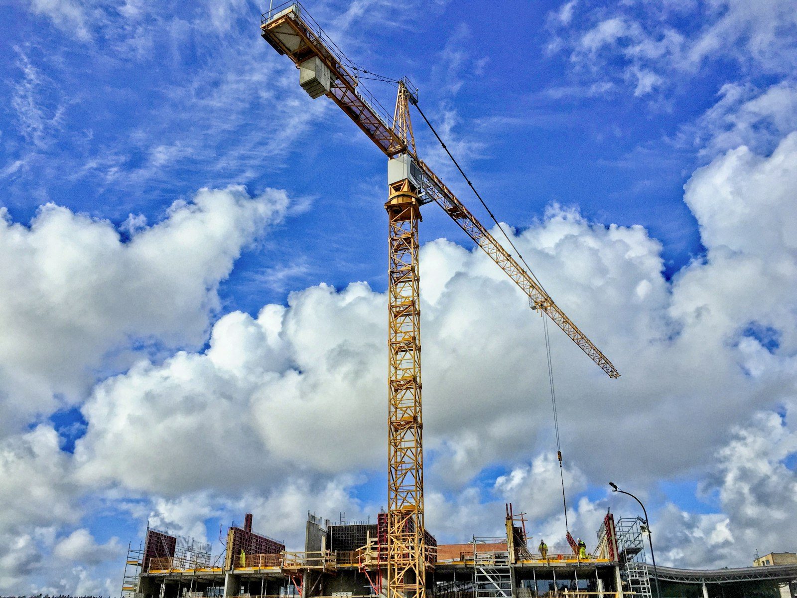 Riverside Tower Crane Lift — Construction Sites